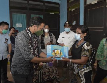 Kunjungi Pulau Rote, Mendikbud Pastikan Program dan Kebijakan Pemerintah Berjalan di Daerah 3T